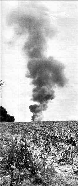 12_NumParisMatch1 (Delleluche).jpg - Environs de Pau, le 30 juillet 1971, vers 15 h 00